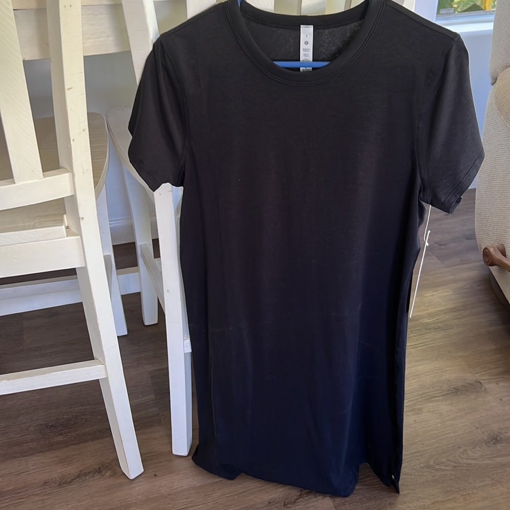 New with tags Lululemon classic fit cotton blend T-shirt dress size 8, black.
